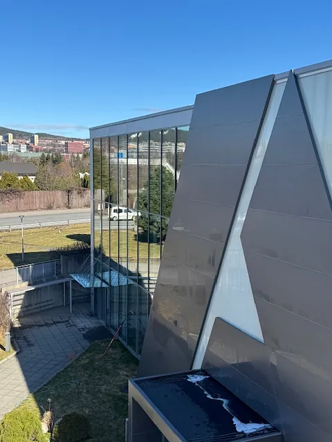 Industribygg ved vei